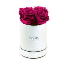 src="flower-box-mini.jpg" alt="średni flowerbox ciemnoróżowe róże białe pudelko ">