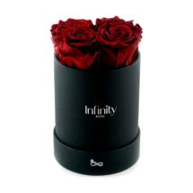 src="flower-box-mini.jpg" alt="średni flowerbox czerowne róże royal red czarne pudelko ">