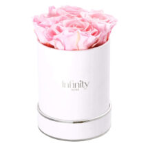 Jasnoróżowe wieczne róże biały flower box Infinity Rose classic