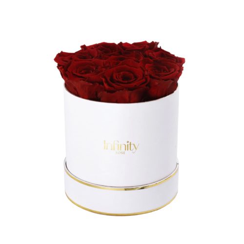 src="flower-box-kwiaty-w-pudelku.jpg" alt="duży flowerbox ciemne czerwone wieczne róże w białym pudełku">