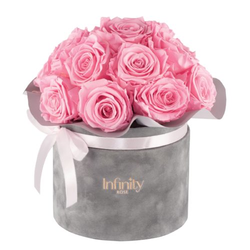 src="flower-box-velvet.jpg" alt="bukiet flowerbox różowe róże w szarym pudelku">