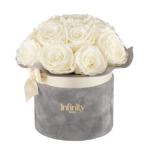 src="flower-box-velvet.jpg" alt="bukiet flowerbox białe róże w szarym pudelku">