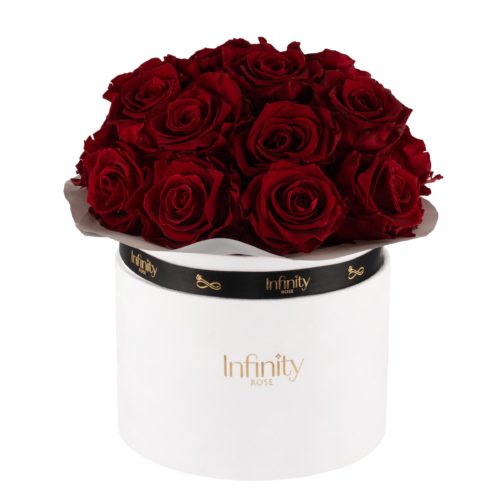src="flower-box-velvet.jpg" alt="bukiet flowerbox czerwone róże w białym pudelku">