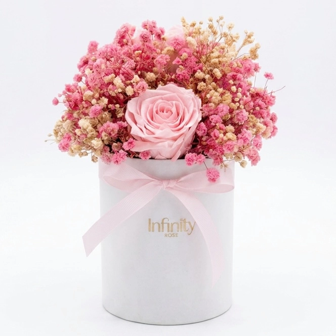 różowe wieczne róże i różowo-biała gipsówka stabilizowana bukiet flower box Infinity Rose prezent urodzinowy
